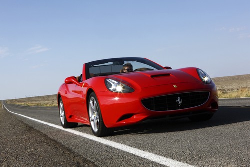 Ferrari introduce el cambio manual en el California